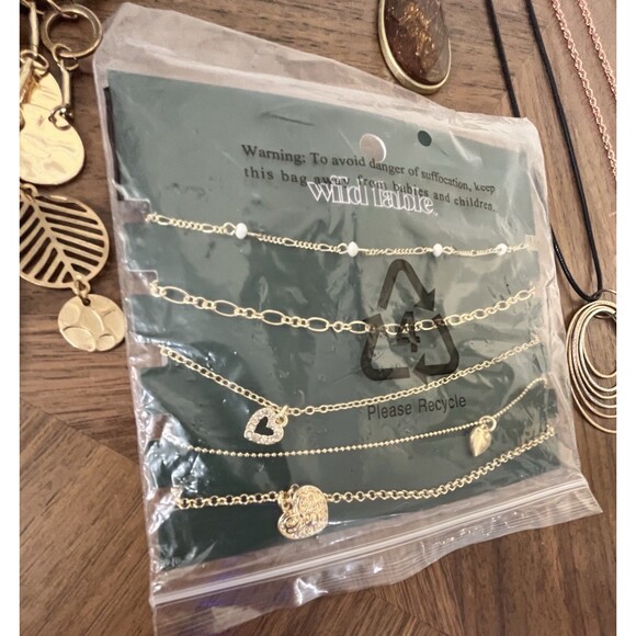 Lot of 10 Gold-Tone Necklaces – Mixed Styles – Costume Jewelry New & Preowned - Picture 5 of 12